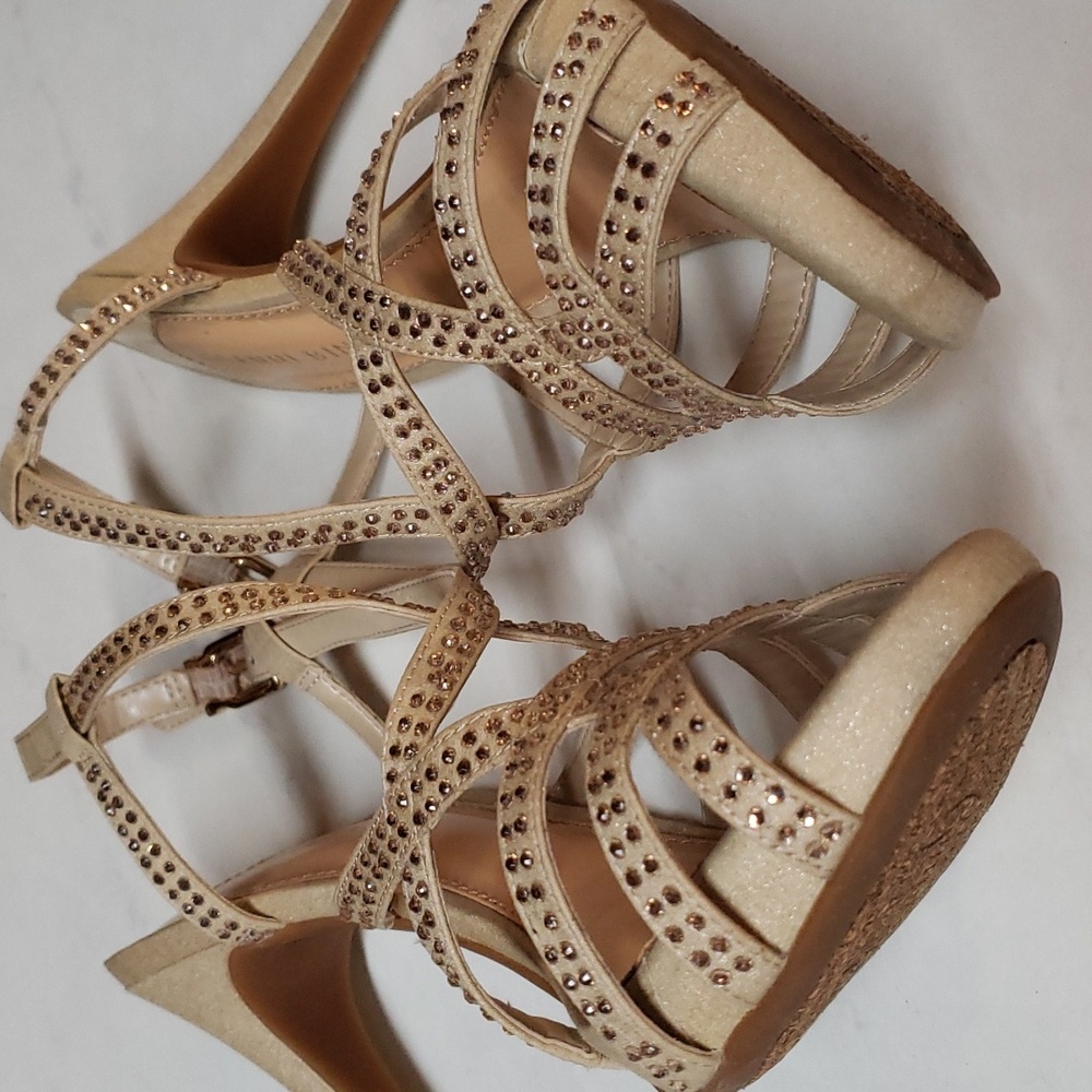 Gianni Bini Gold Platform Heels - Picture 6 of 7